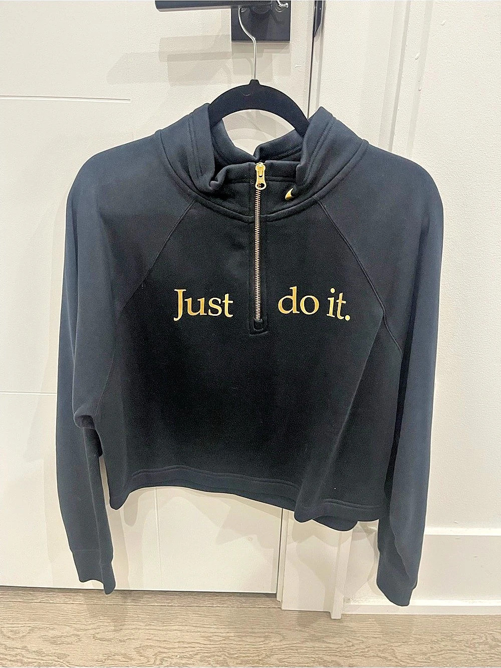 Nike Just Do It Gold Foil Quarter-Zip Cropped Sweatshirt Black Medium